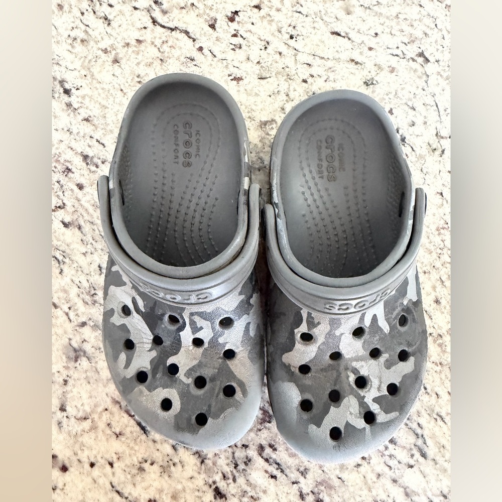 CROCS Kids Gray Camo Classic Clog
